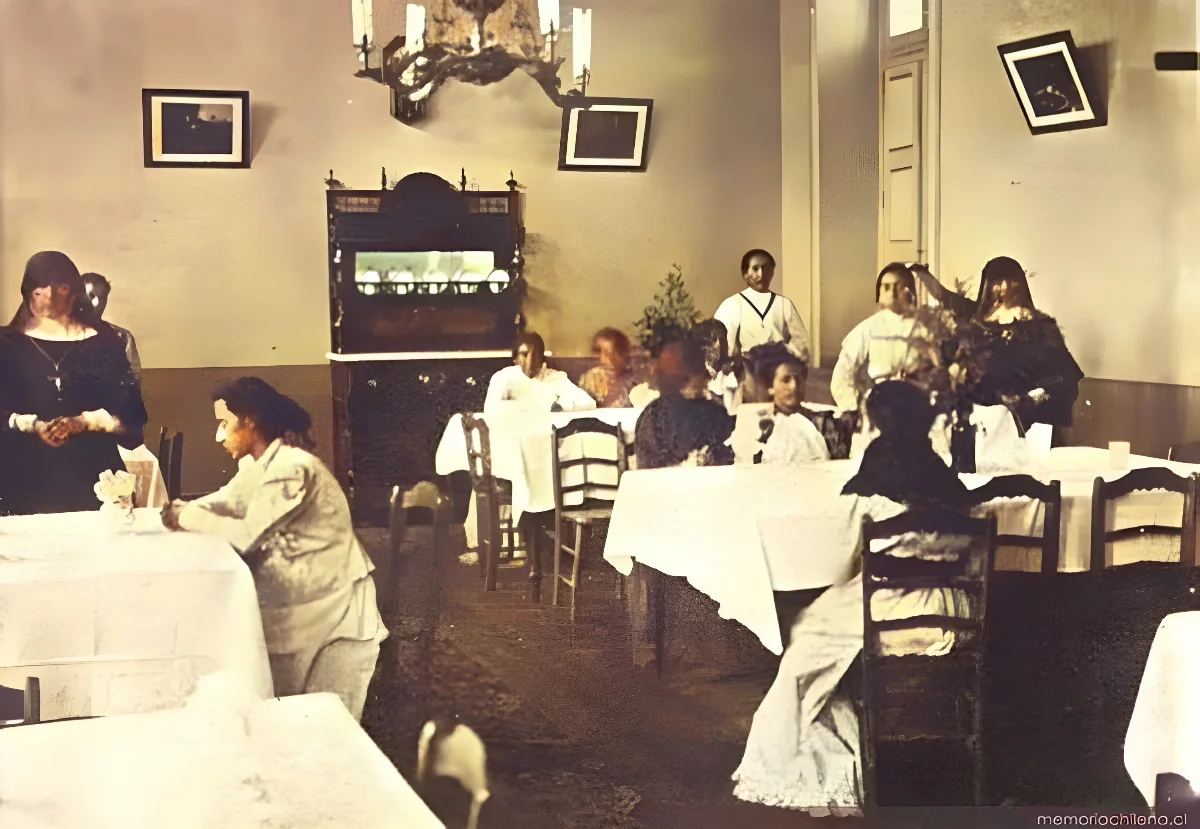 Casa de Orates: comedor de las pensionistas, 1901 — 1901 | Chile de Ayer