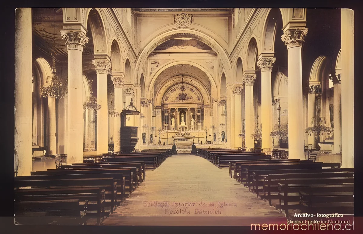 Interior de la Iglesia Recoleta Dominica, Santiago, 1925 — 1925 | Chile de Ayer