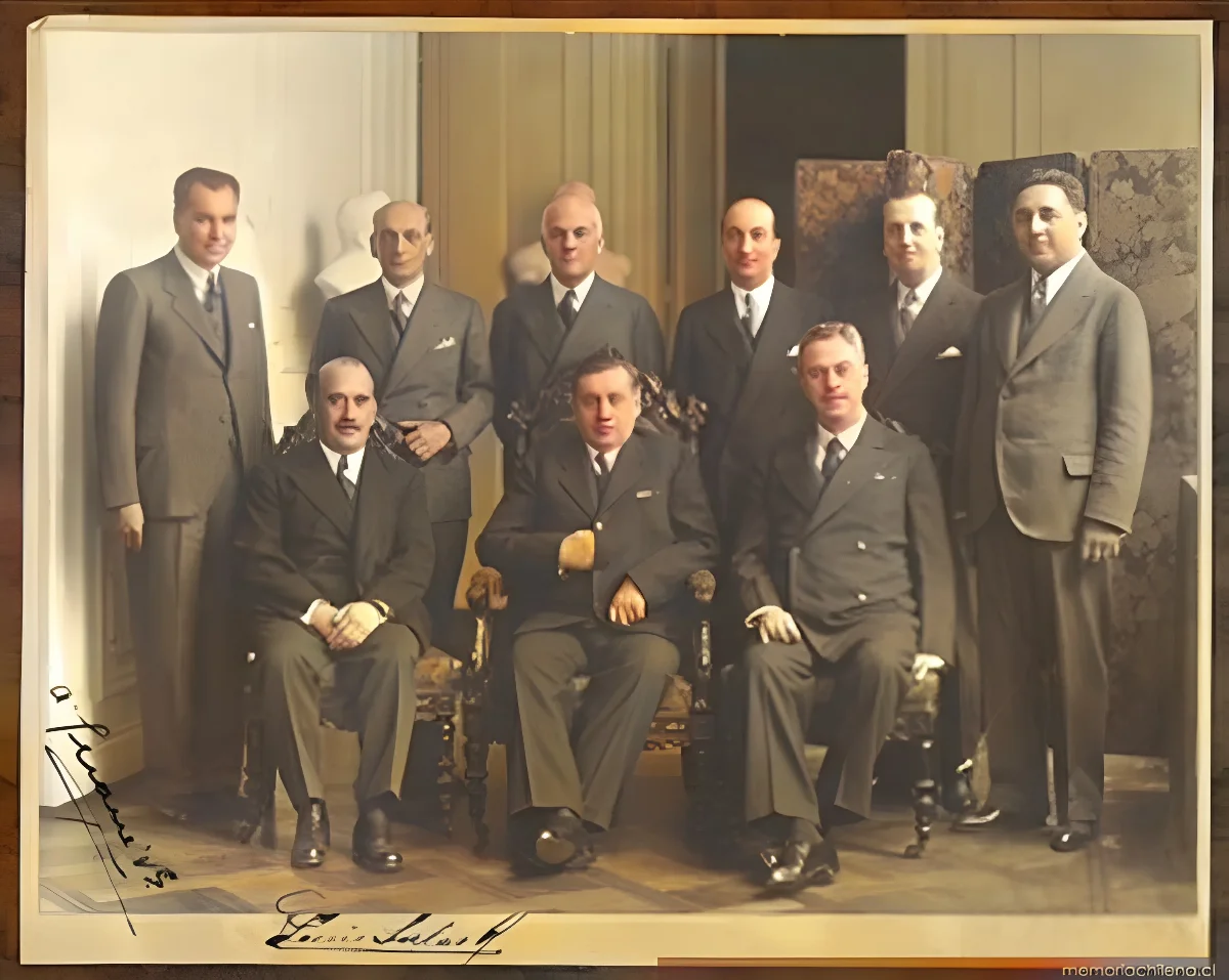 Arturo Alessandri Palma con grupo de autoridades, 1934 — 1934 | Chile de Ayer