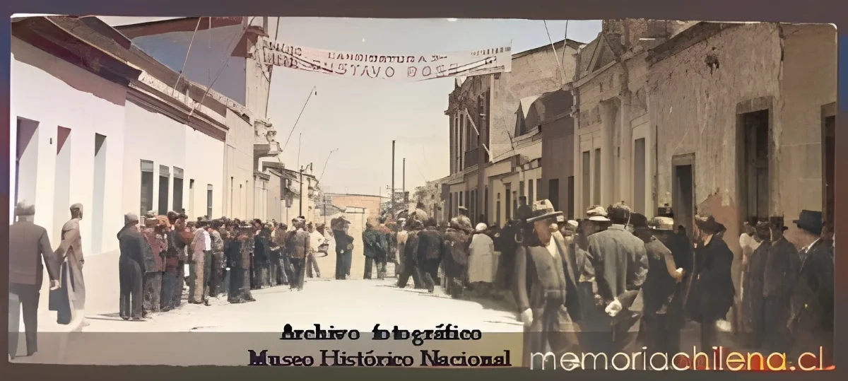 Acto de campaña presidencial con multitud en la calle, 1945 — 1945 | Chile de Ayer