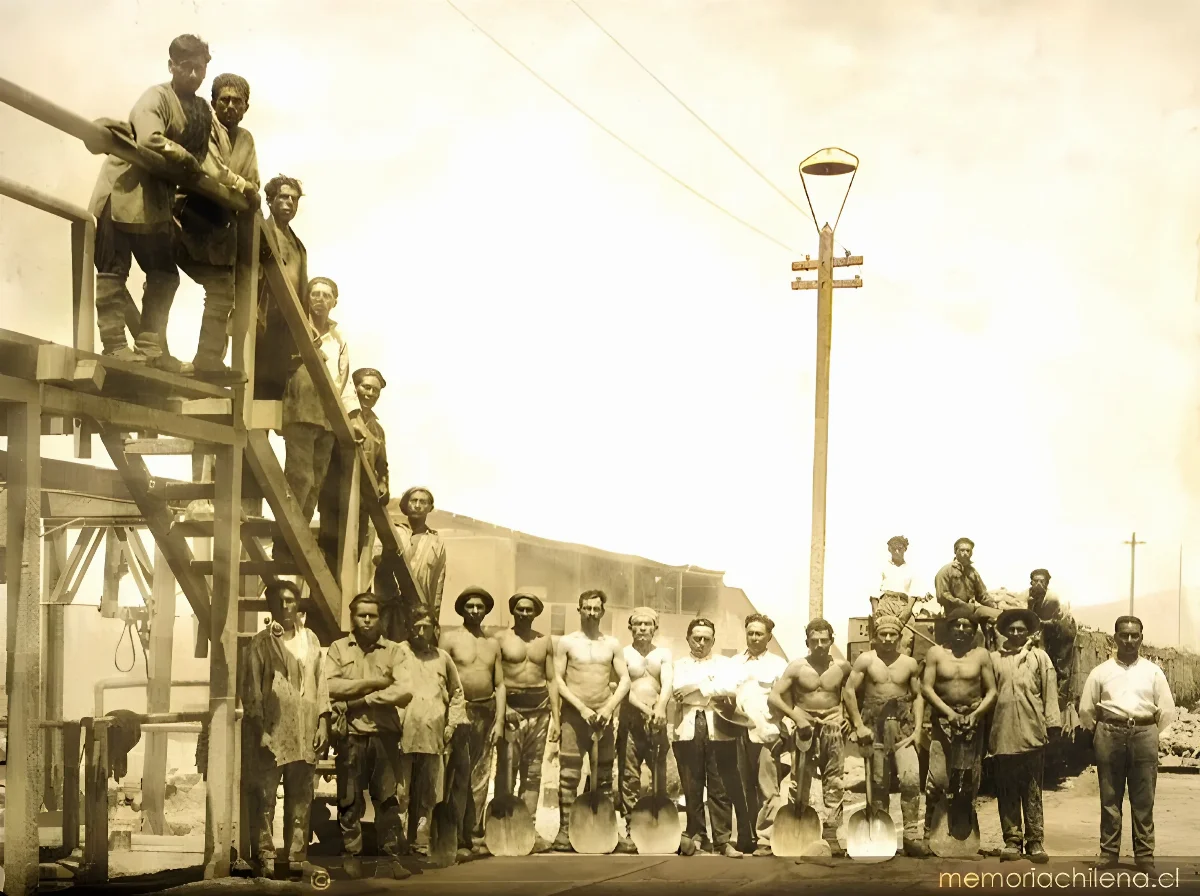 Derripiadores Oficina Mapocho, hacia 1900 — 1900 | Chile de Ayer