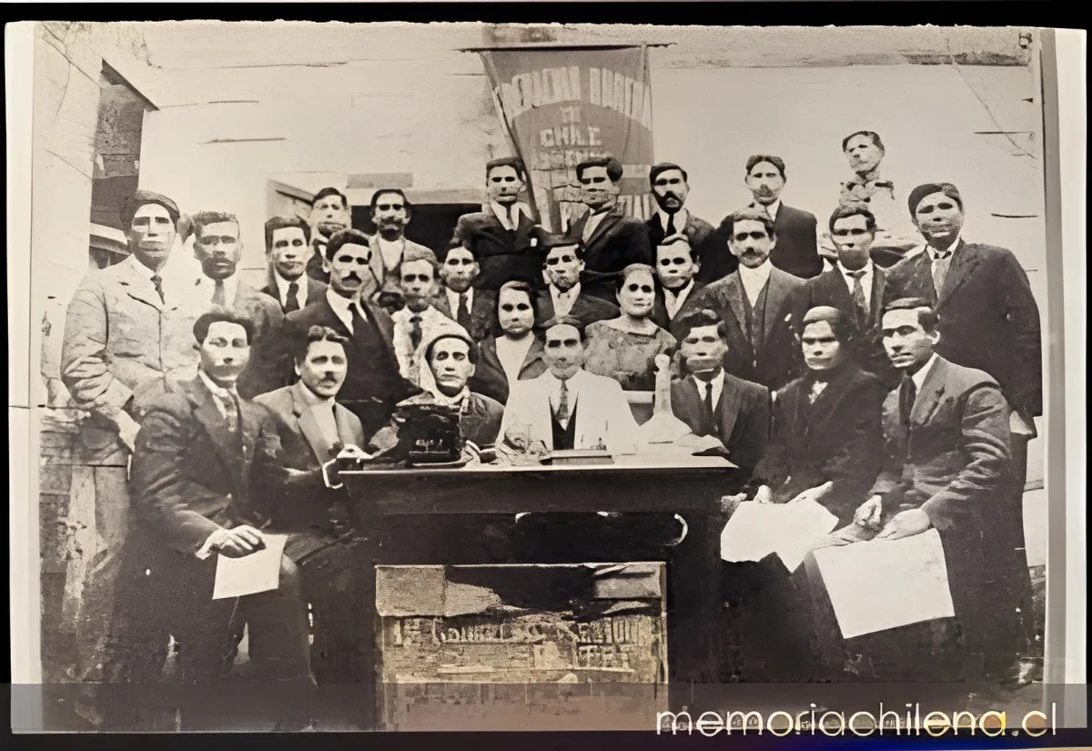 Federación Obrera de Chile : asistentes al primer Congreso Regional del Salitre, 1922 — 1922 | Chile de Ayer