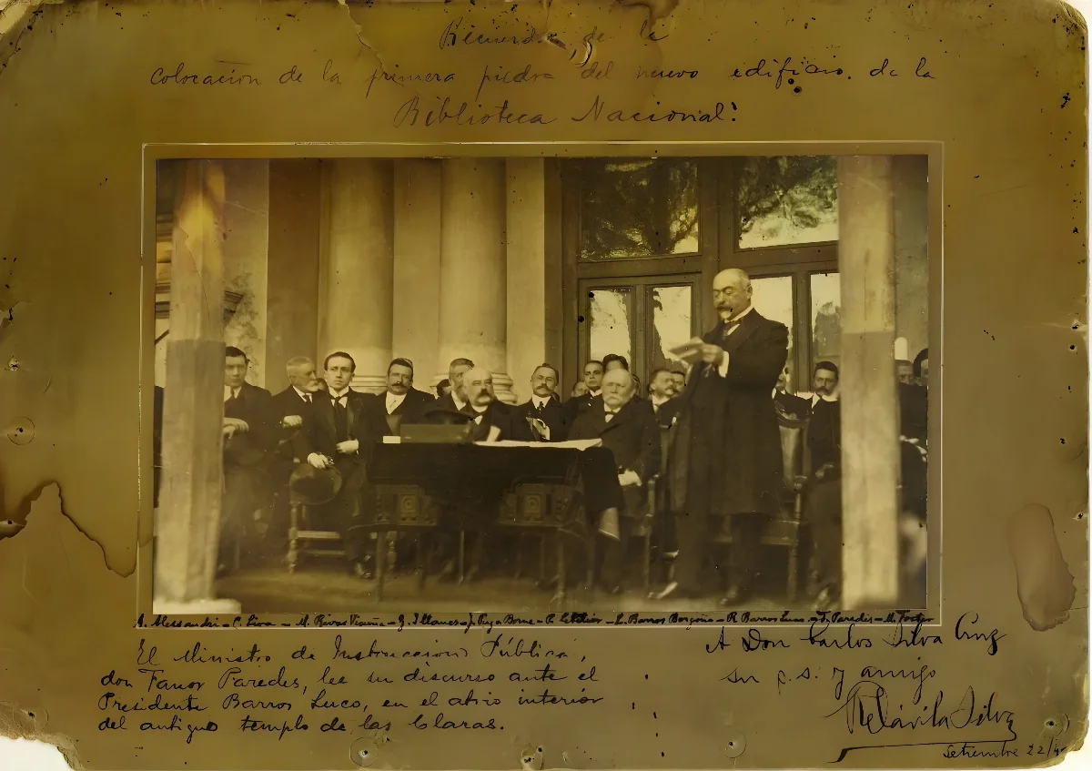 Recuerdo de la colocación de la primera piedra del nuevo edificio de la Biblioteca Nacional — 1913 | Chile de Ayer