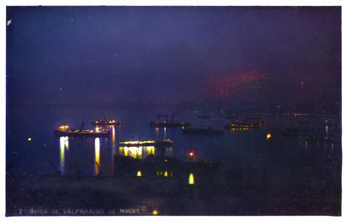 Bahía de Valparaíso de noche — aprox. 1890–1930 | Chile de Ayer
