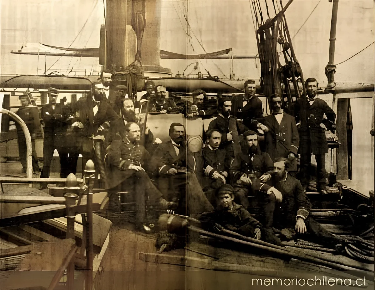 Oficialidad de la corbeta de guerra Abtao, en el combate del 28 de agosto de 1879 — 1879 | Chile de Ayer
