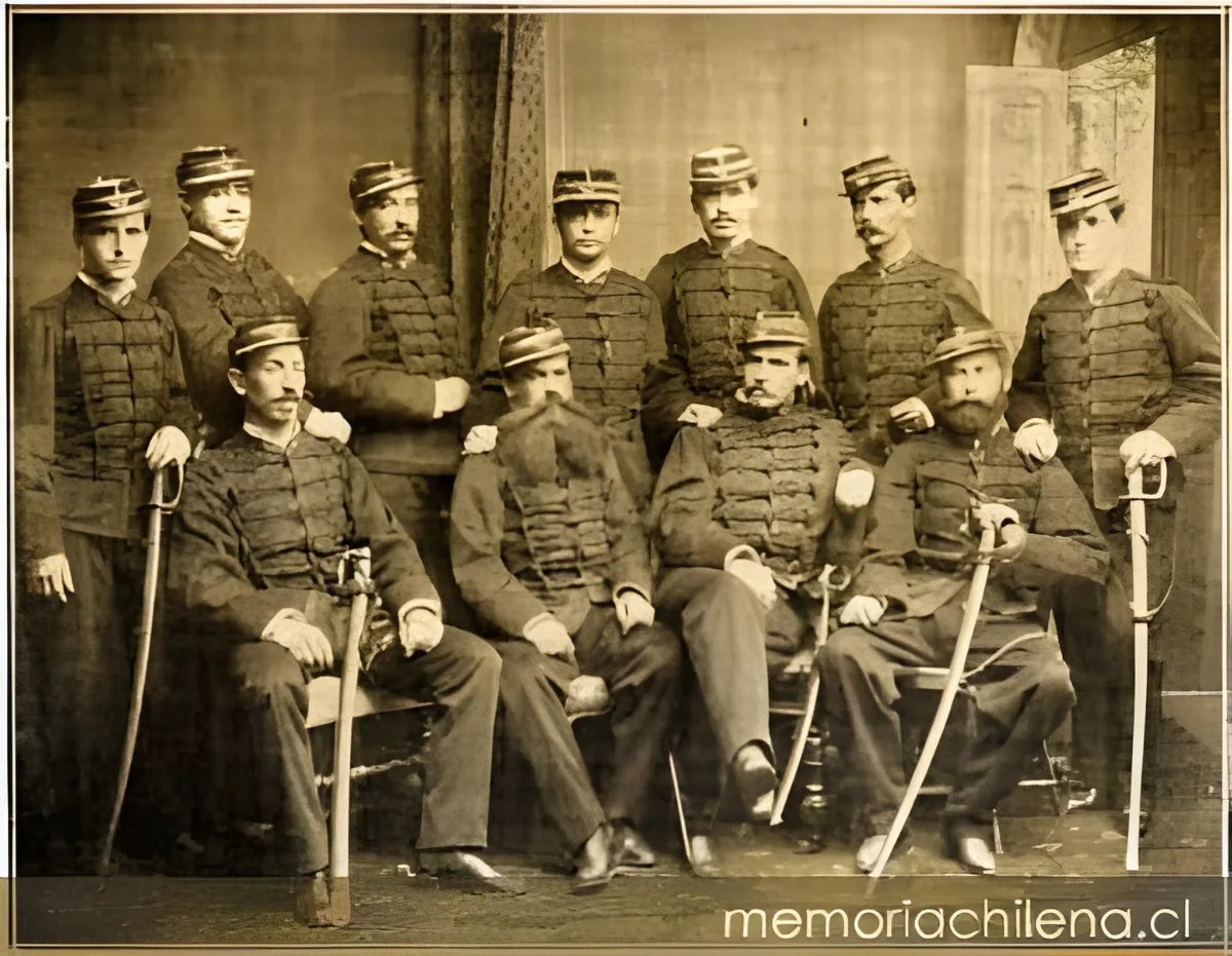 Oficialidad del Batallón Cazadores del Desierto, hacia 1880 — 1880 | Chile de Ayer