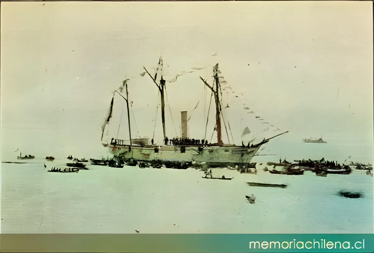 La Covadonga después de la hazaña de Punta Gruesa, 1879 — 1879 | Chile de Ayer