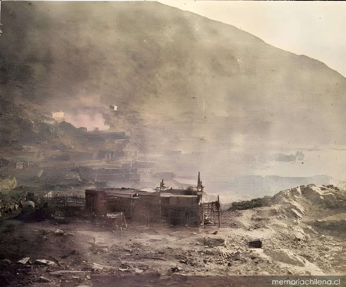 Efectos en Pisagua del bombardeo de la escuadra chilena, 1879 — 1879 | Chile de Ayer