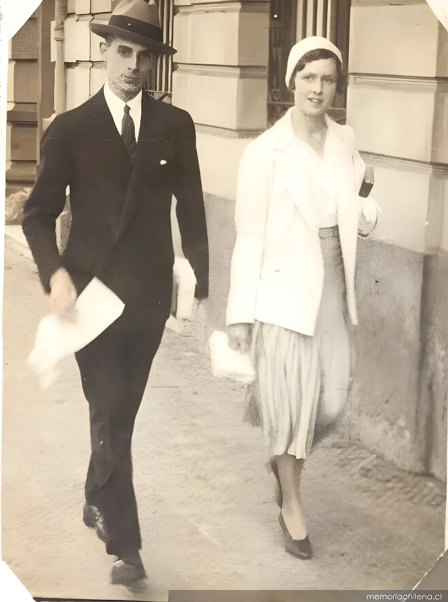 Jaime Eyzaguirre y su esposa Adriana Philippi, hacia 1935 — 1935 | Chile de Ayer