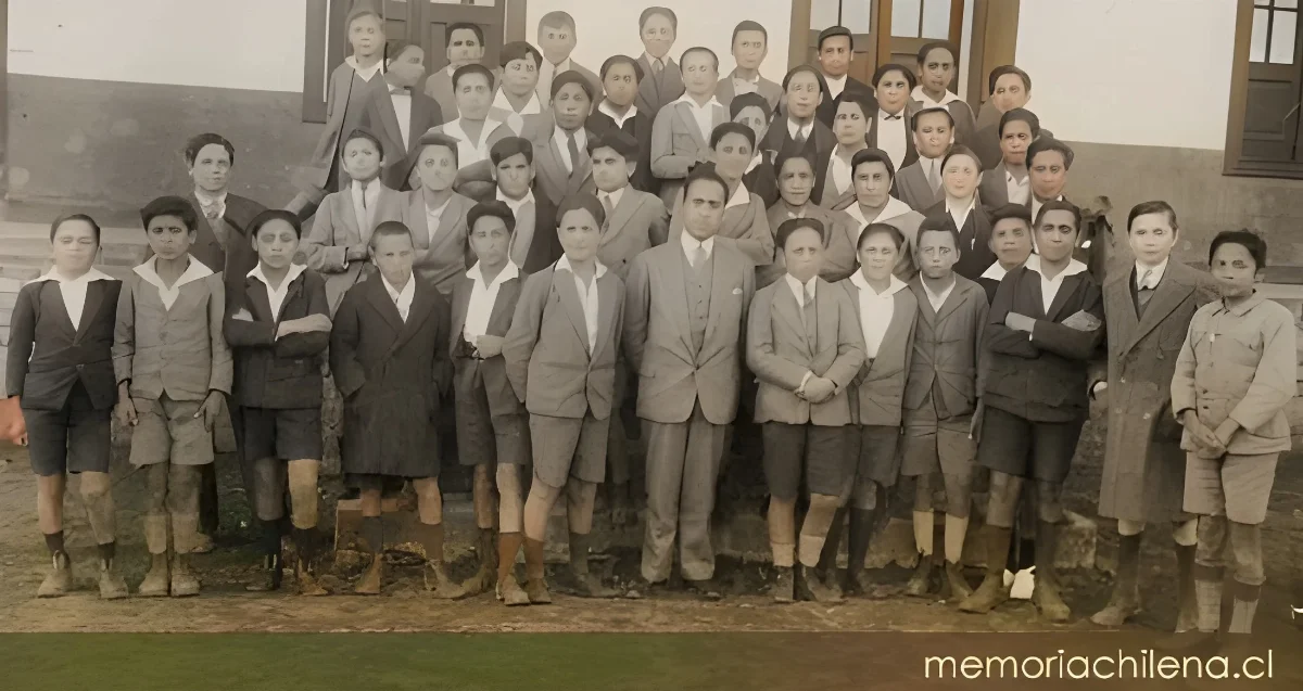 Alumnos de una escuela primaria, 1929 — 1929 | Chile de Ayer