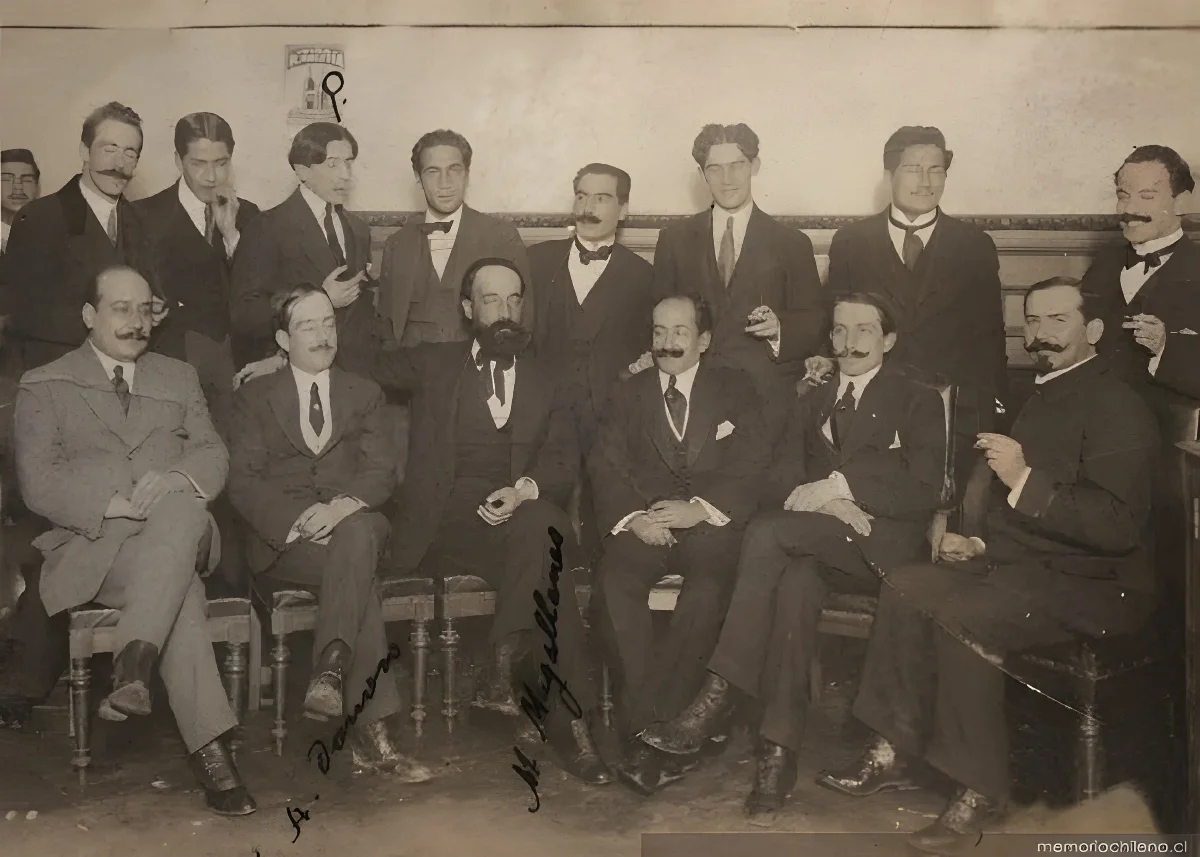 Fernando Santiván junto a destacados creadores nacionales, hacia 1918 — 1918 | Chile de Ayer