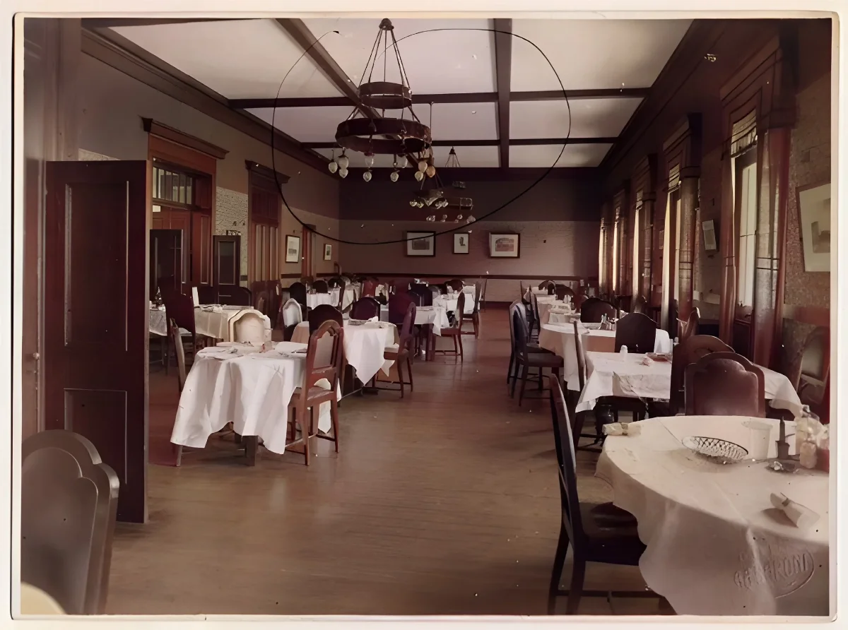 Comedores y salón de fiestas del Club Valparaíso — aprox. 1890–1930 | Chile de Ayer