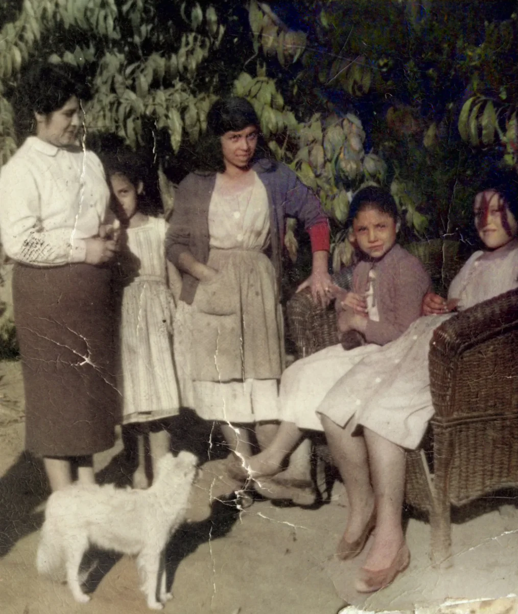 Mujeres Familia Mura León — Pocuro — 1957 | Chile de Ayer