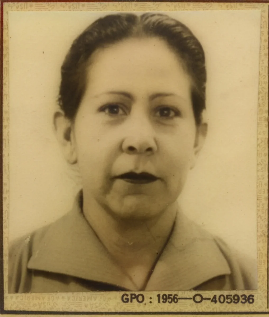 Fotocarnet de Yolanda Leiva Palma — Calle Larga — 1957 | Chile de Ayer