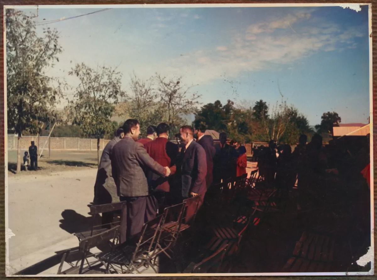 Asistentes a acto en Escuela Particular Nº3, Hacienda San Vicente — Calle Larga — 1953 | Chile de Ayer