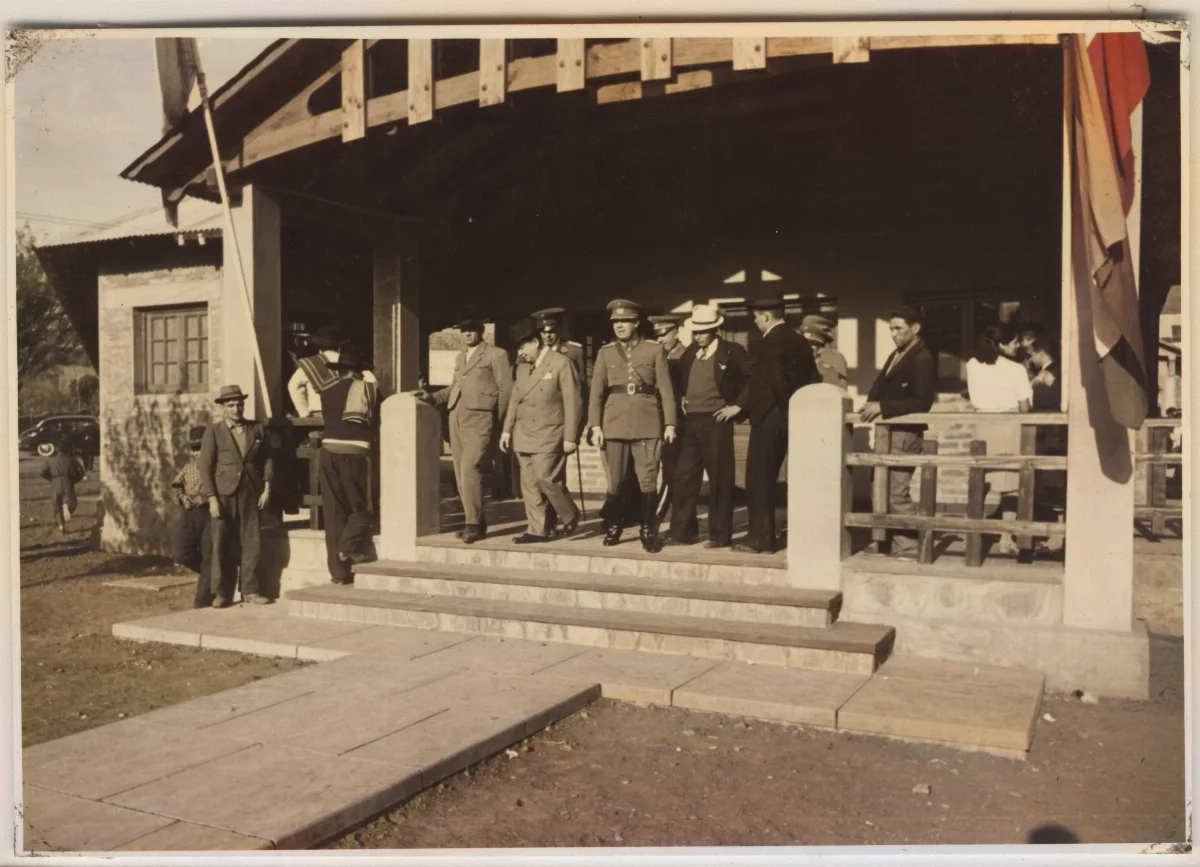 Autoridades en inauguración del complejo de Hacienda San Vicente — Calle Larga — 1953 | Chile de Ayer