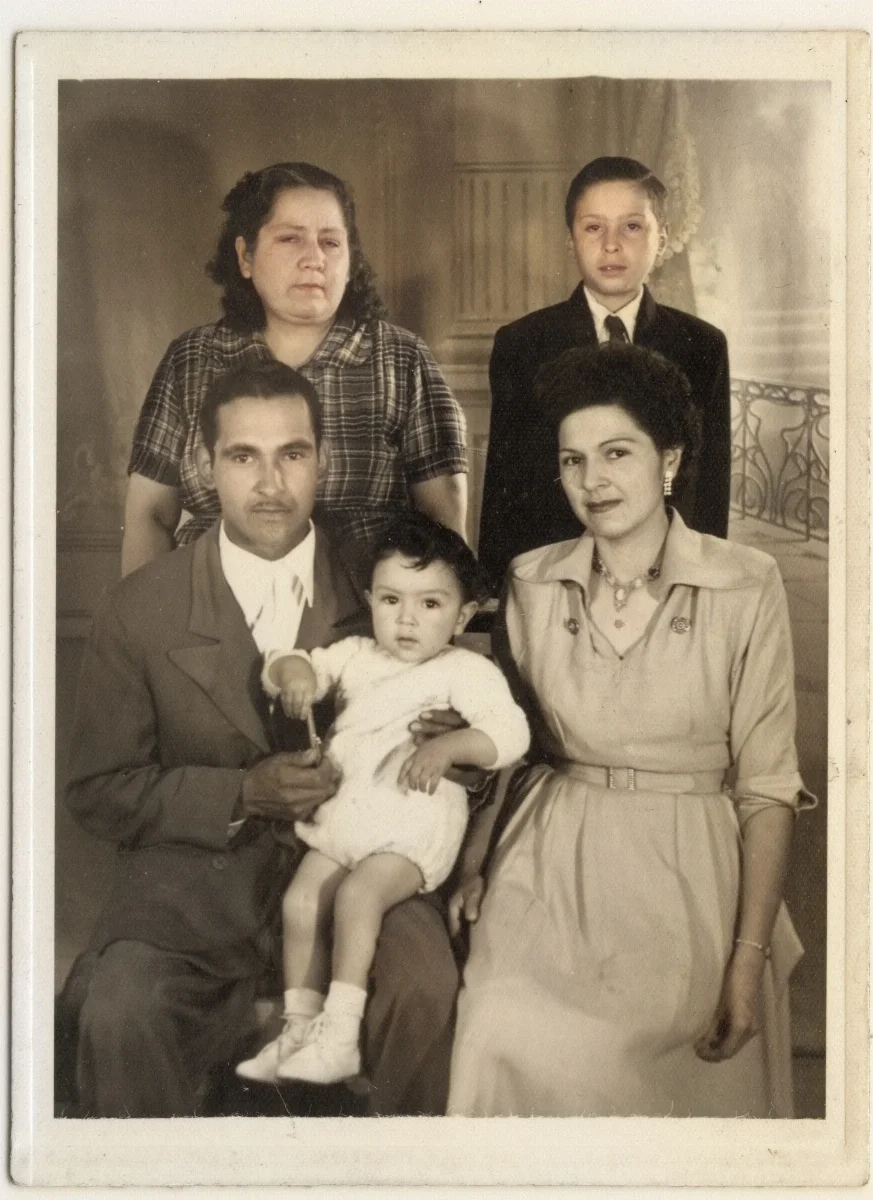 Recuerdo del día de la primera comunión de Nelson Castillo — Calle Larga — 1953 | Chile de Ayer