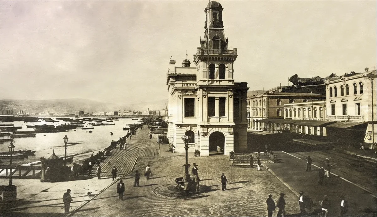 Gobernación Marítima de Valparaíso vista de lado — aprox. 1890–1930 | Chile de Ayer