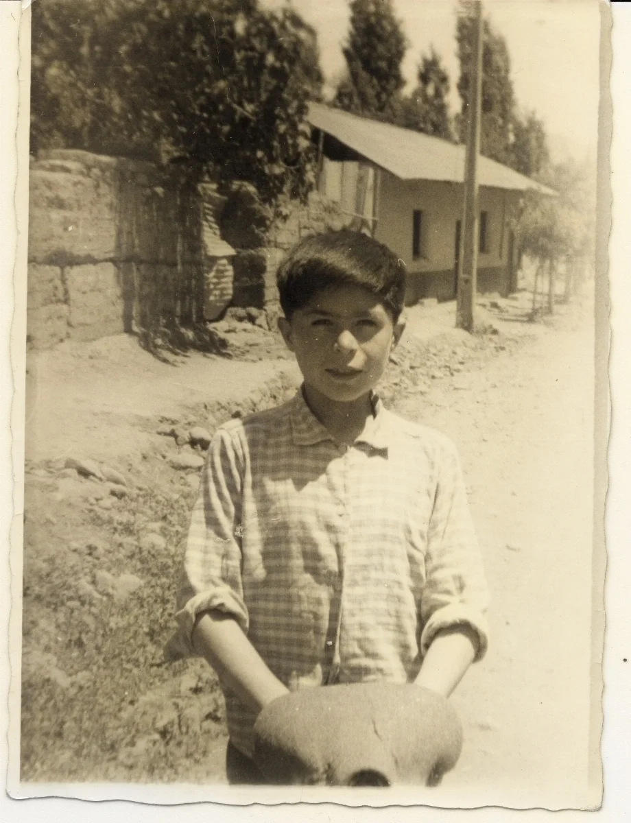 Niño en Calle Las Delicias de Pocuro — Pocuro — 1965 | Chile de Ayer