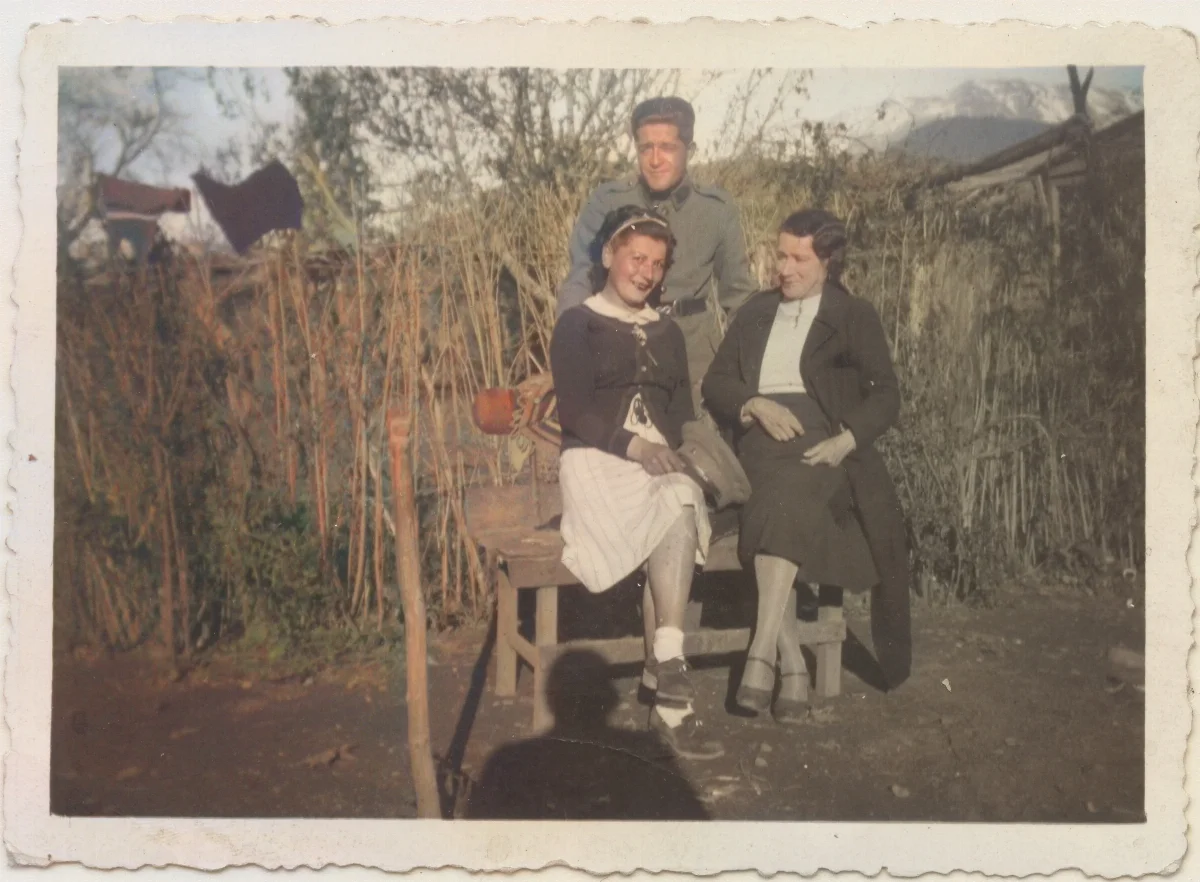 Familia Contreras Clavijo en huerto de Calle Larga — Calle Larga — 1930 | Chile de Ayer