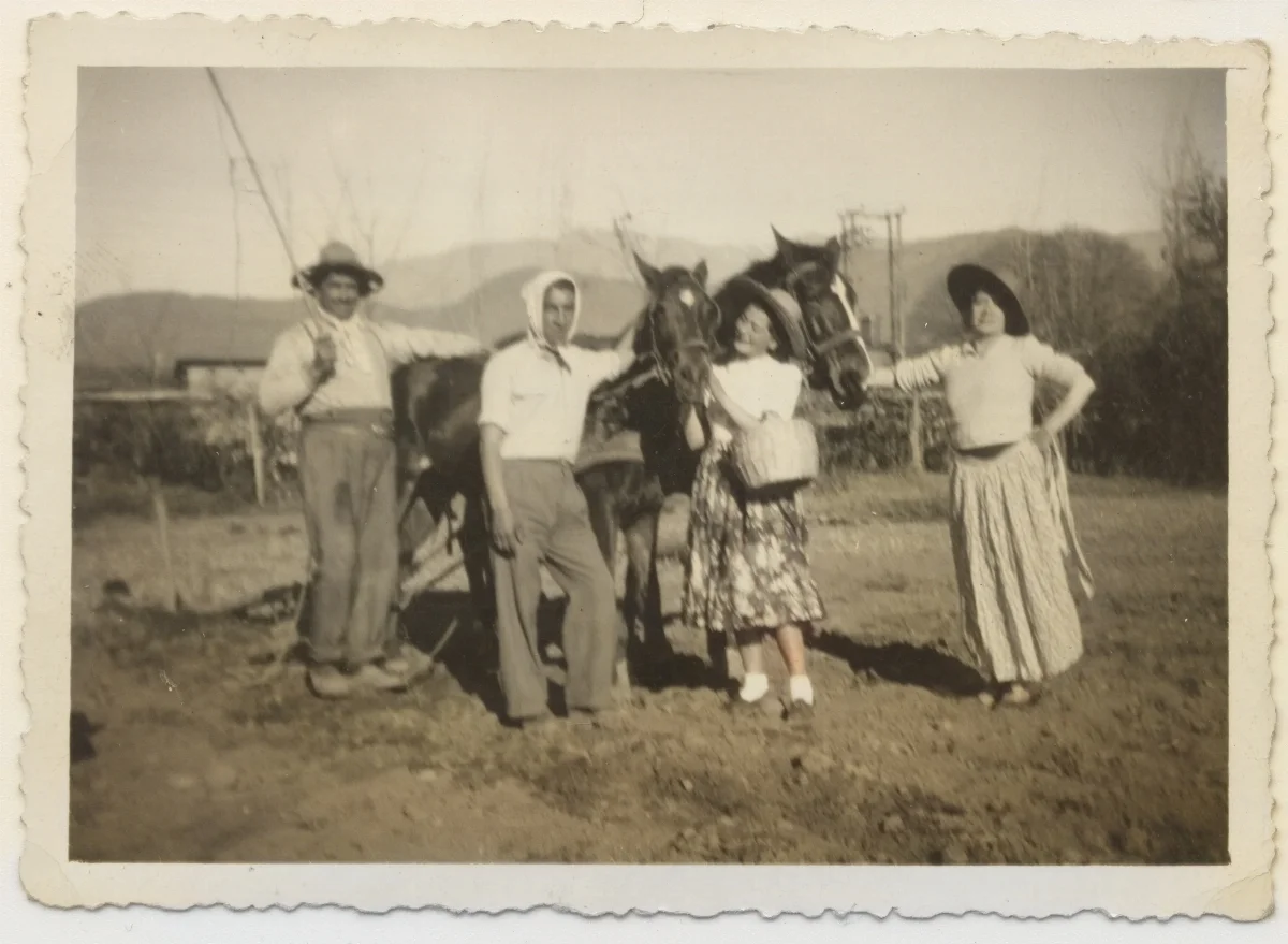Sra Blanca Clavijos y amigos en casa de campo — Calle Larga — 1925 | Chile de Ayer
