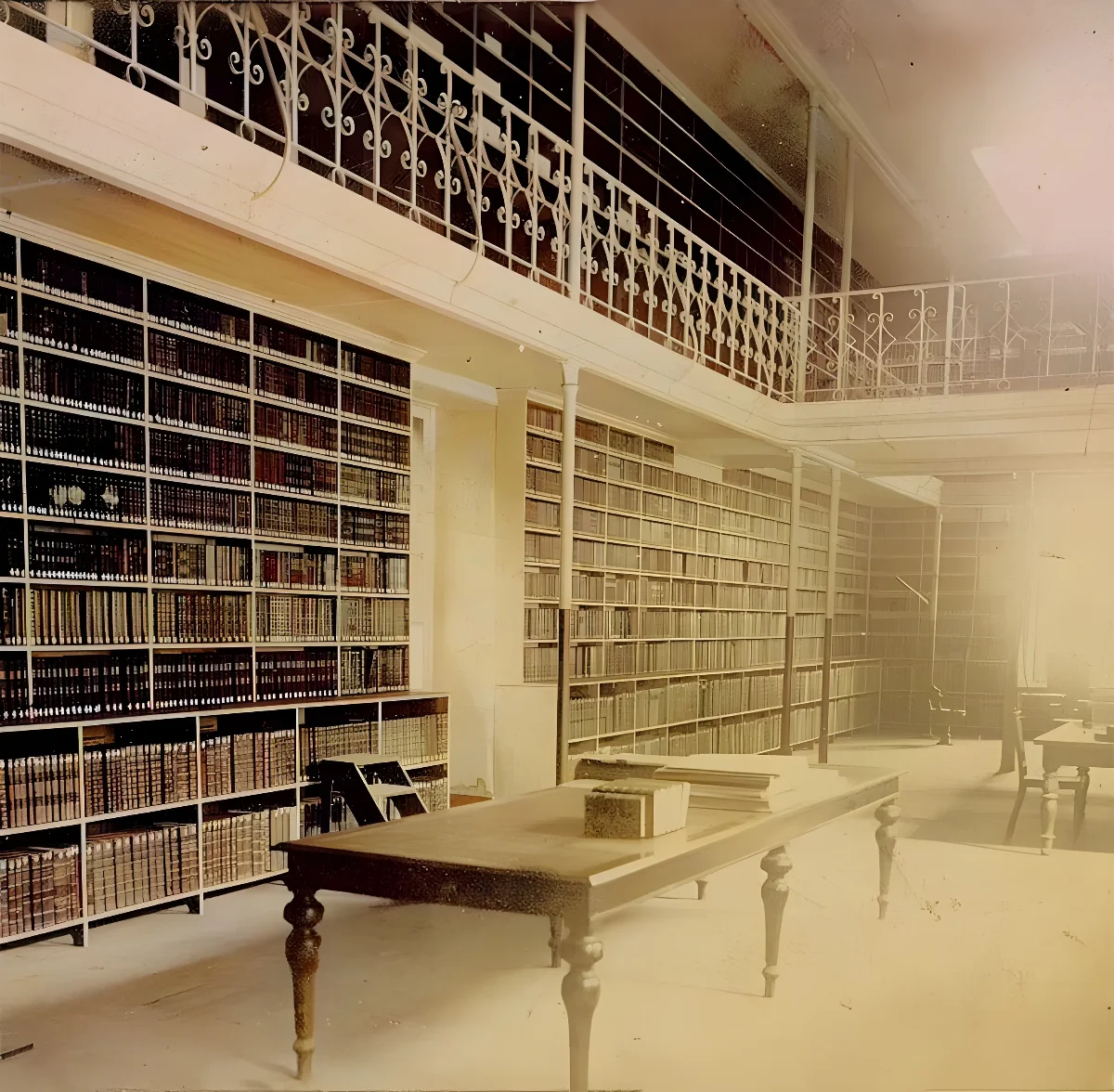 Biblioteca de José Antonio de Rojas en Valparaíso — aprox. 1890–1930 | Chile de Ayer