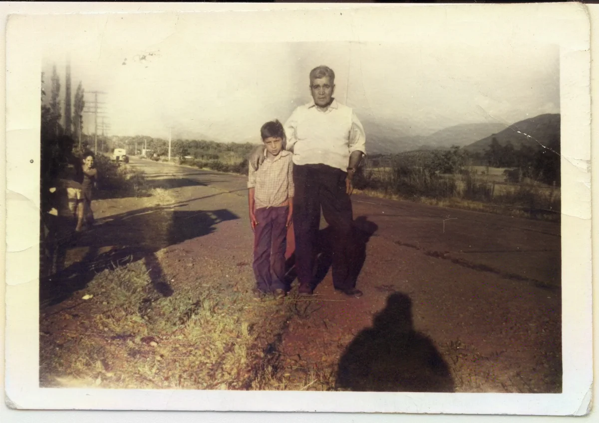 Rafael Muñoz e hijo — Calle Larga — 1970 | Chile de Ayer