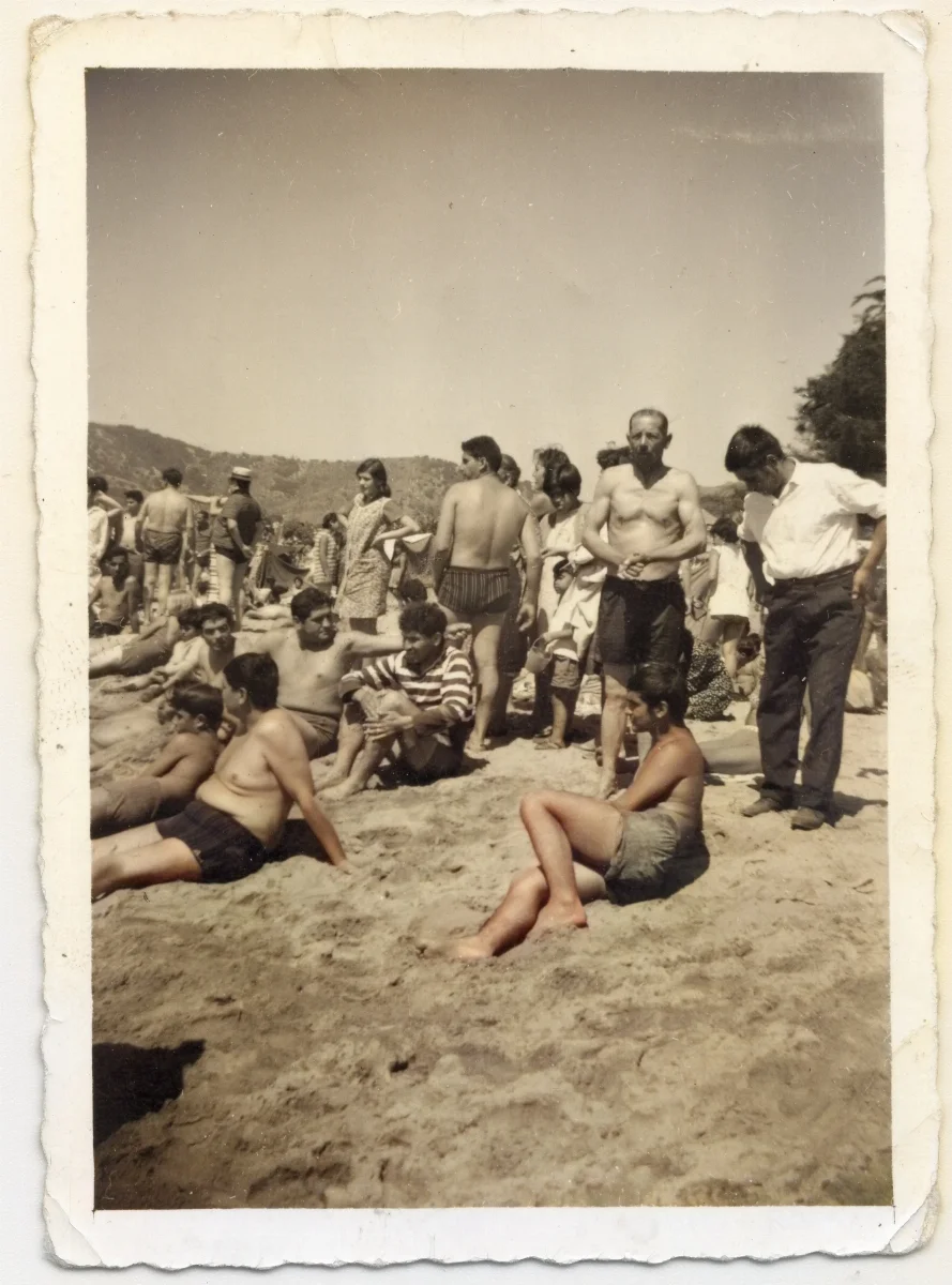 Paseo a la playa Familia Salinas — 1970 | Chile de Ayer