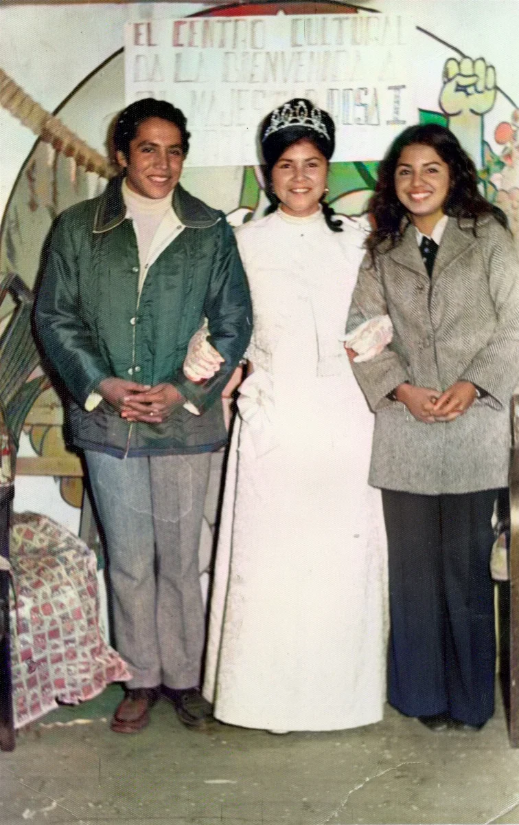 Reina de la Primavera y amigos — Calle Larga — 1970 | Chile de Ayer