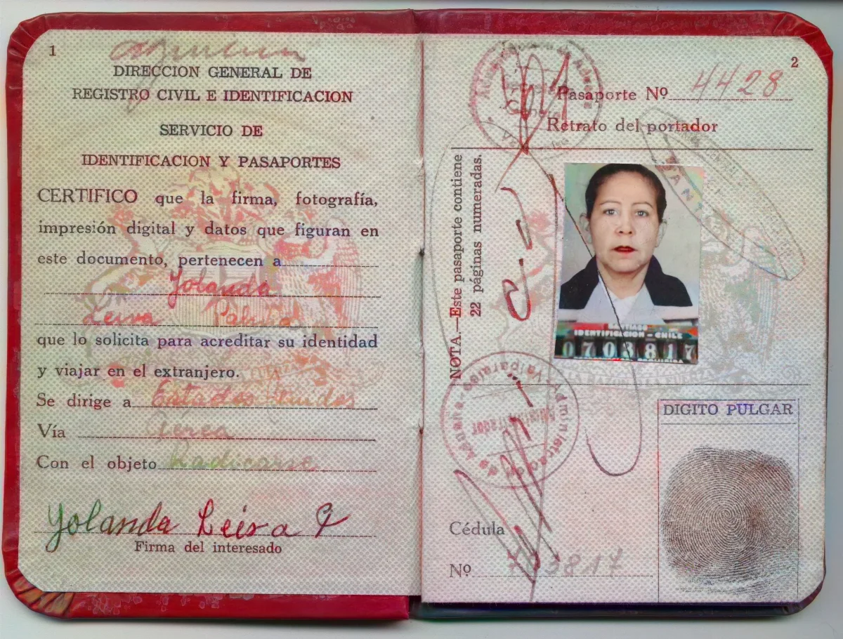 Pasaporte de Yolanda Rosa Leiva Palma — Calle Larga — 1957 | Chile de Ayer