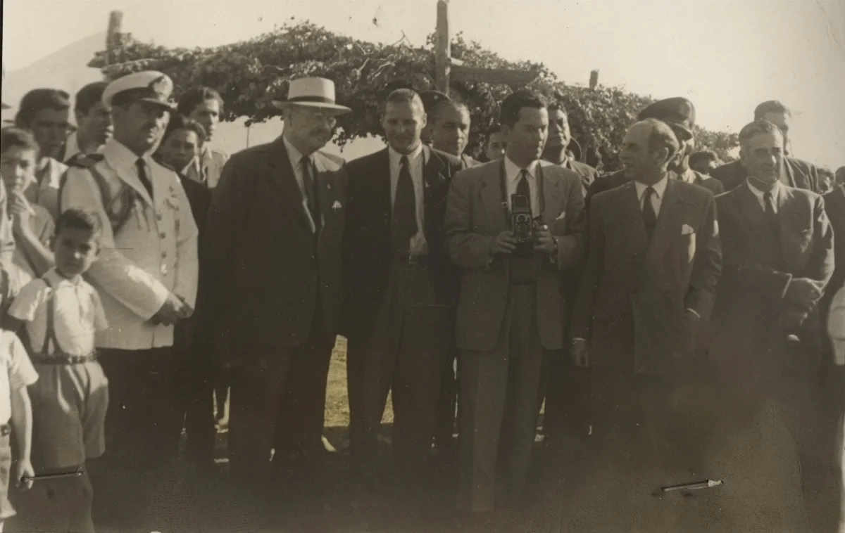 Ceremonia IAPB con autoridades y uniformados en Calle Larga — Calle Larga — 1954 | Chile de Ayer
