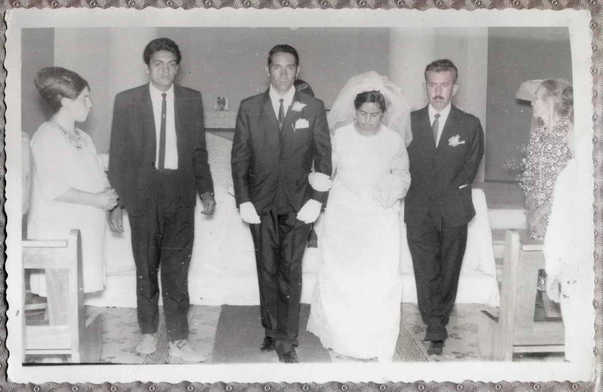 Caminando hacia el altar — aprox. 1960 | Chile de Ayer