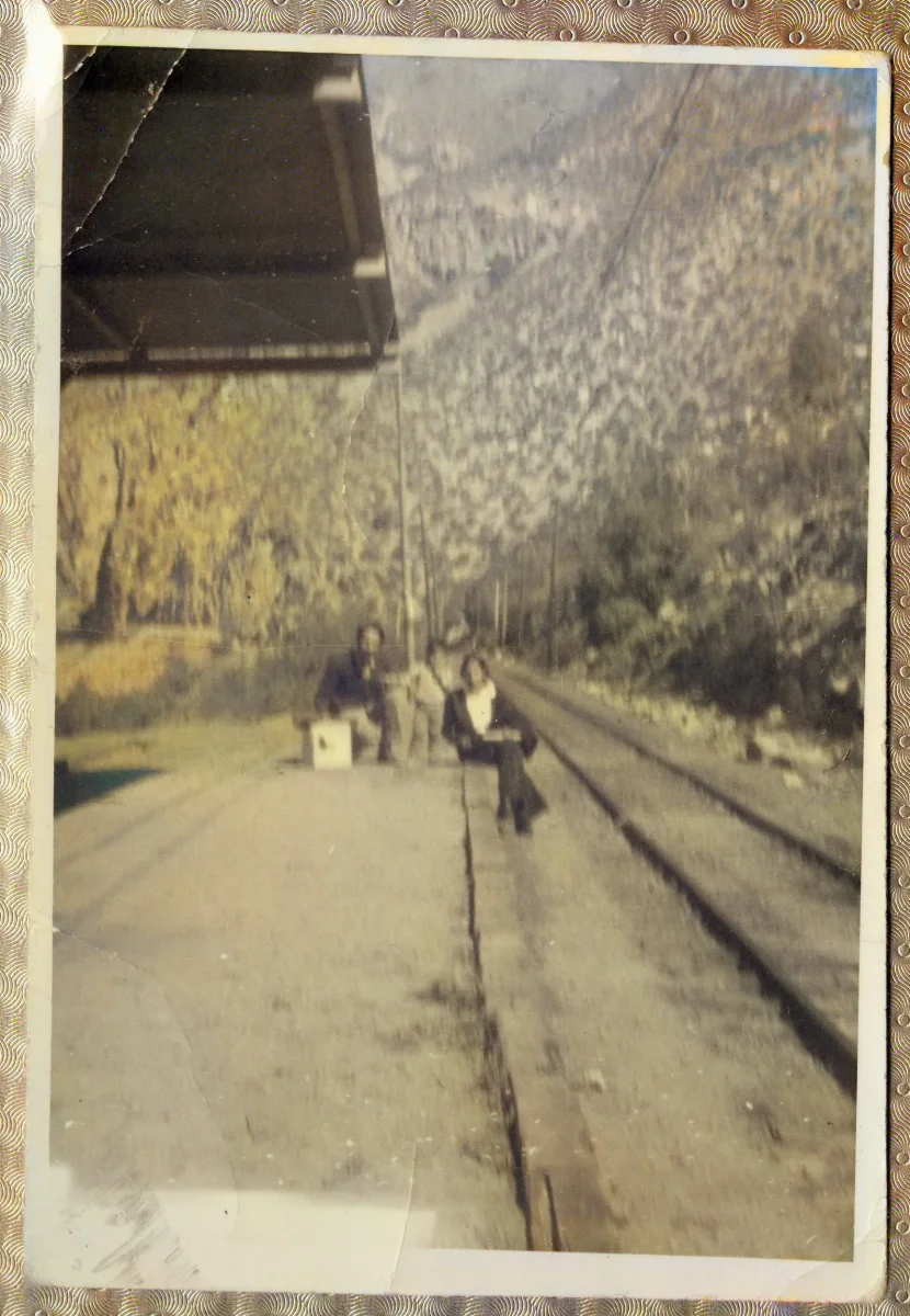 Esperando el tren — aprox. 1960 | Chile de Ayer