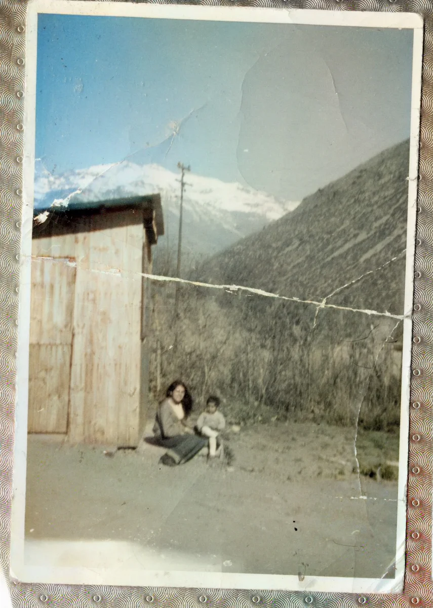 Madre con su hijo — aprox. 1960 | Chile de Ayer