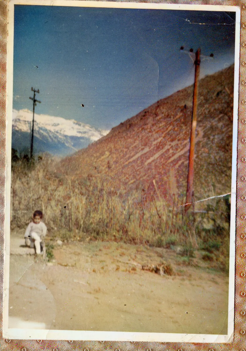 Niño jugando — aprox. 1960 | Chile de Ayer