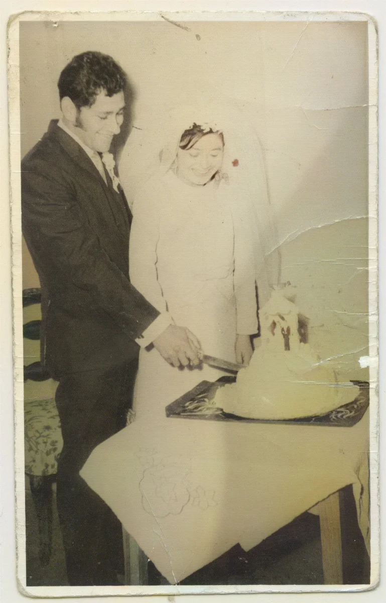 Partiendo la torta de matrimonio — Calle Larga — 1963 | Chile de Ayer