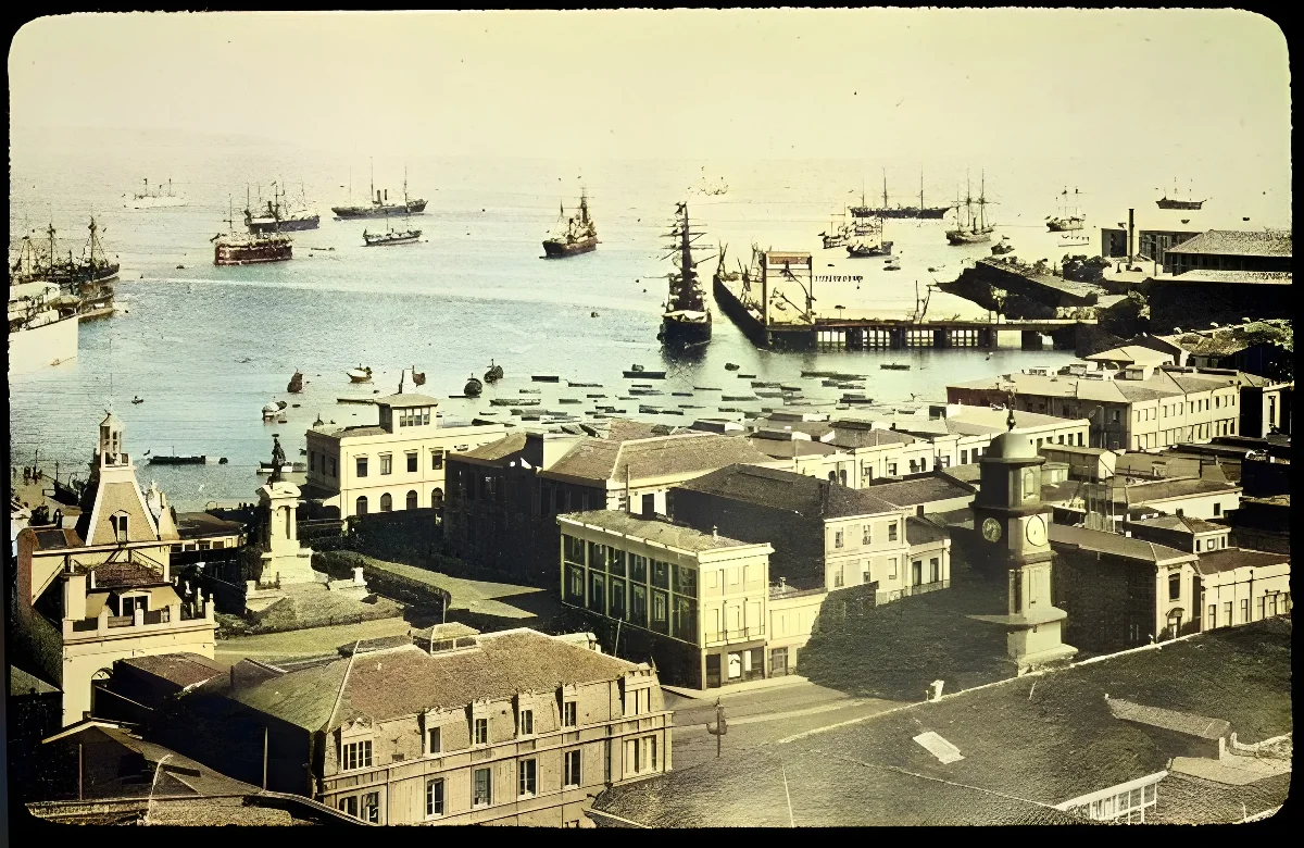 Puerto de Valparaíso con bahía y barcos anclados — aprox. 1890–1930 | Chile de Ayer
