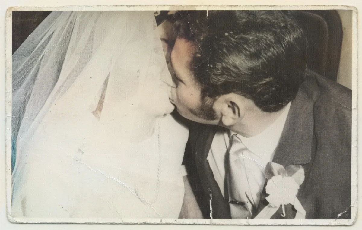 Beso de recién casados — Calle Larga — 1963 | Chile de Ayer