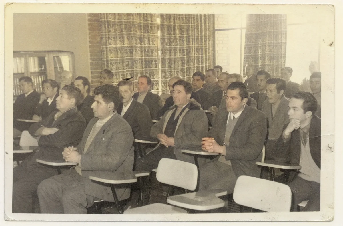 Compañeros en clase cooperativismo en Universidad de Chile — 1967 | Chile de Ayer