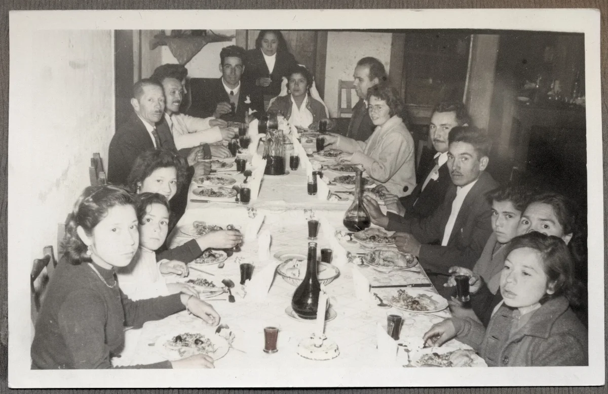 Comensales en fiesta de matrimonio — Calle Larga — 1960 | Chile de Ayer