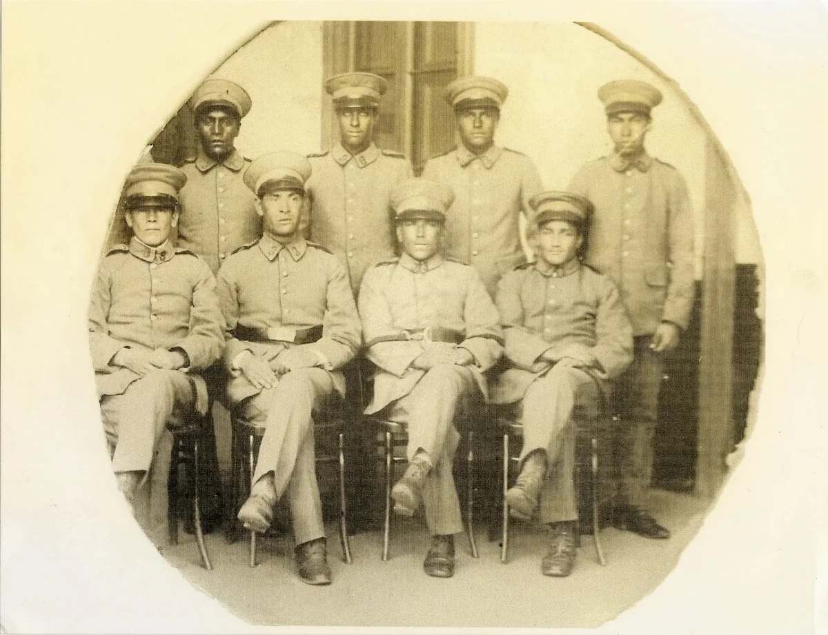 Don Atilio Gallardo Montenegro y compañeros del servicio militar — Los Andes — 1924 | Chile de Ayer