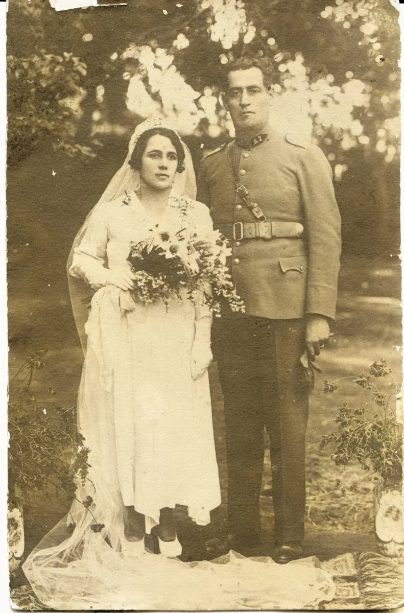 Recien casados matrimonio Barahona Contreras — 1925 | Chile de Ayer