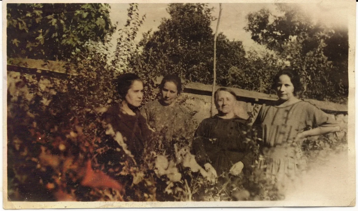 Mujeres Familia Clavijo Maturana — Calle Larga — 1900 | Chile de Ayer