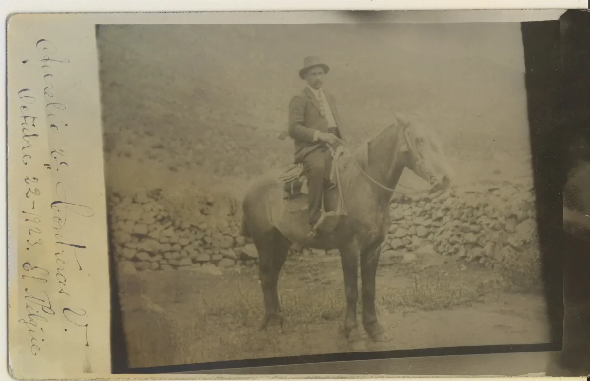 Hombre a caballo — Calle Larga — 1923 | Chile de Ayer