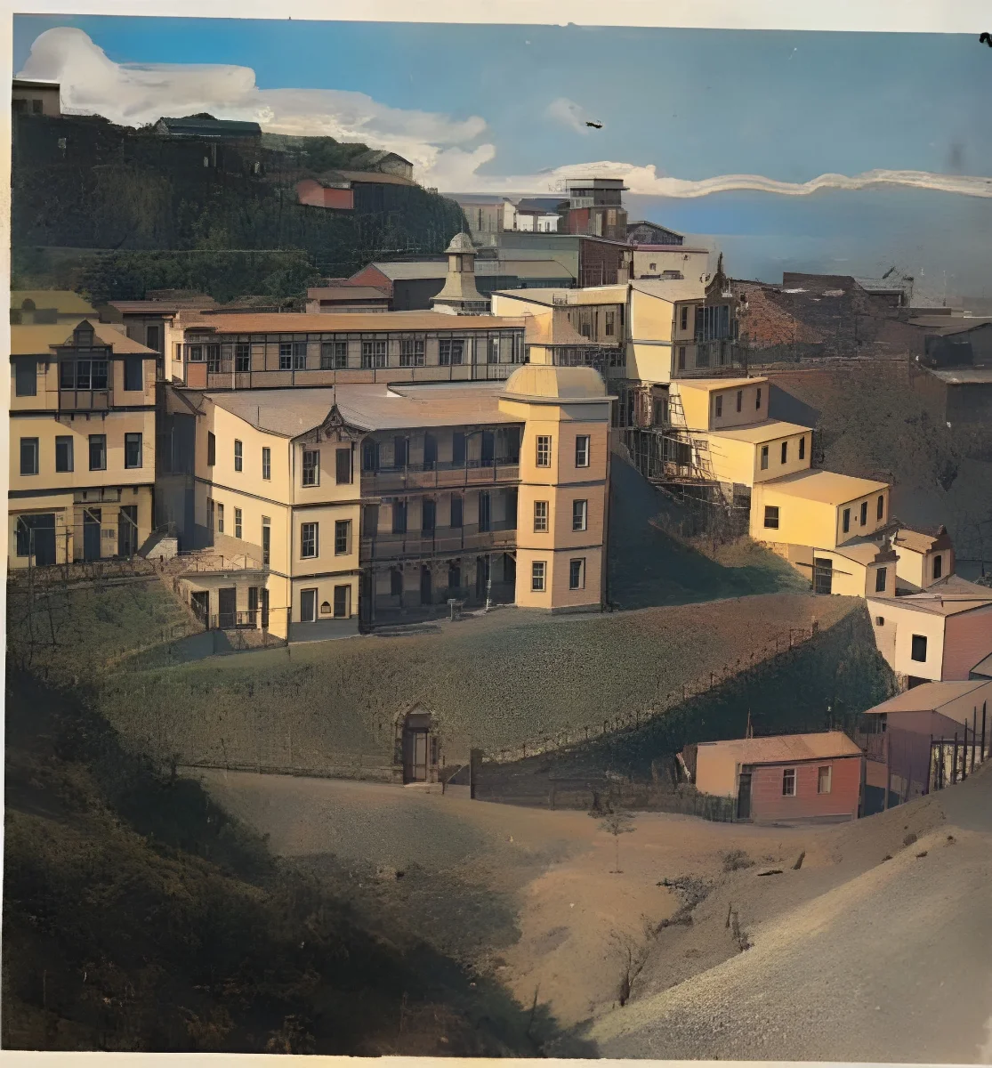 Desaparecida escuela 45 del cerro Santo Domingo — aprox. 1890–1930 | Chile de Ayer