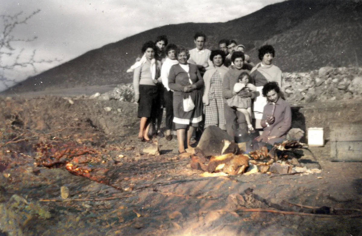 Paseo familiar al cerro — Calle Larga — aprox. 1960 | Chile de Ayer