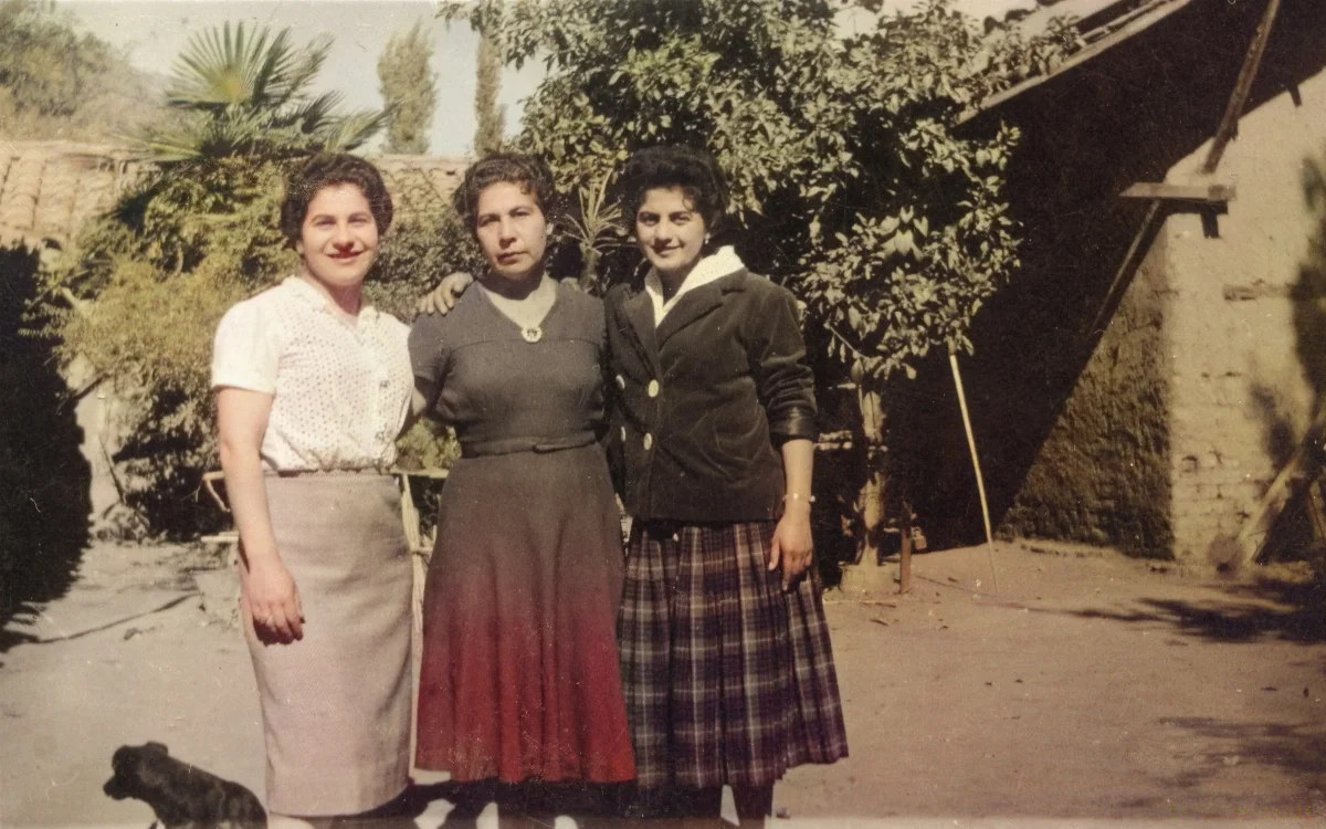 Mujeres en casa de Pocuro — Pocuro — aprox. 1960 | Chile de Ayer