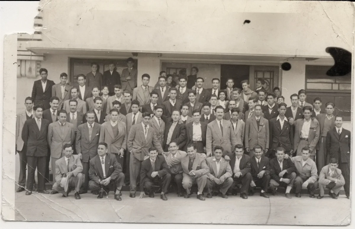 Deportistas en visita a refinería CRAP de Viña del Mar — 1964 | Chile de Ayer