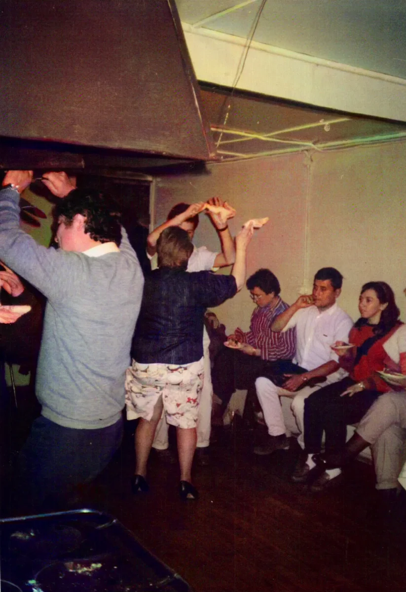 cueca en reten de carabineros — Caleta Tortel — 1990 | Chile de Ayer