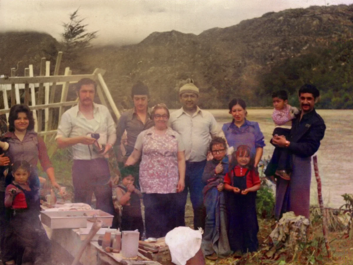 paseo de amigos a rio baker — Río Baker — 1977 | Chile de Ayer